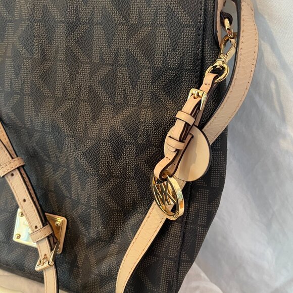 Michael Kors -- Vintage -- Jet Set Travel -- Messenger -- Crossbody - Picture 2 of 11